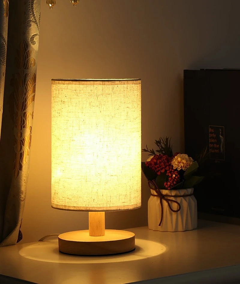 Luxzen® - Luminária de Mesa LED  com Design Sofisticado, Regulável, com Abajur de Tecido e Entrada USB