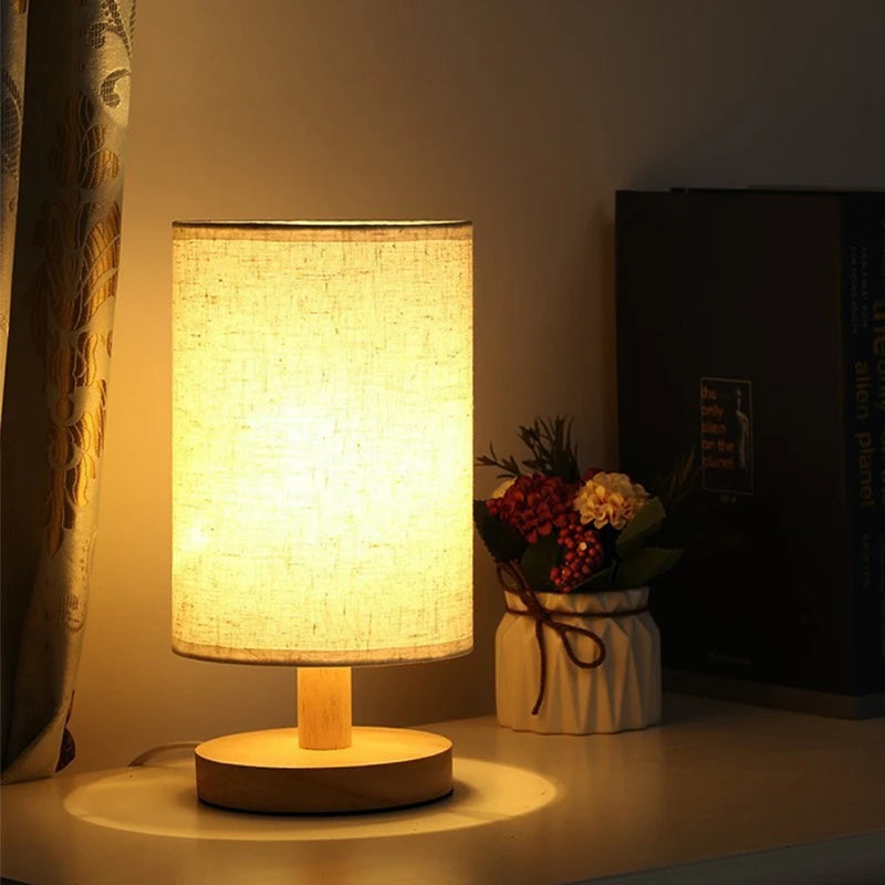 Luxzen® - Luminária de Mesa LED  com Design Sofisticado, Regulável, com Abajur de Tecido e Entrada USB
