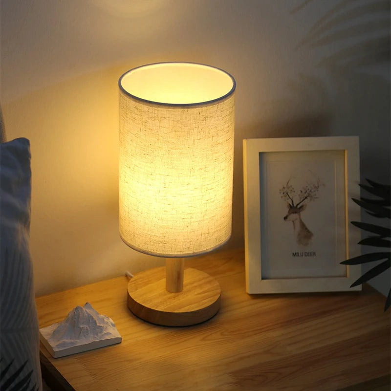 Luxzen® - Luminária de Mesa LED  com Design Sofisticado, Regulável, com Abajur de Tecido e Entrada USB