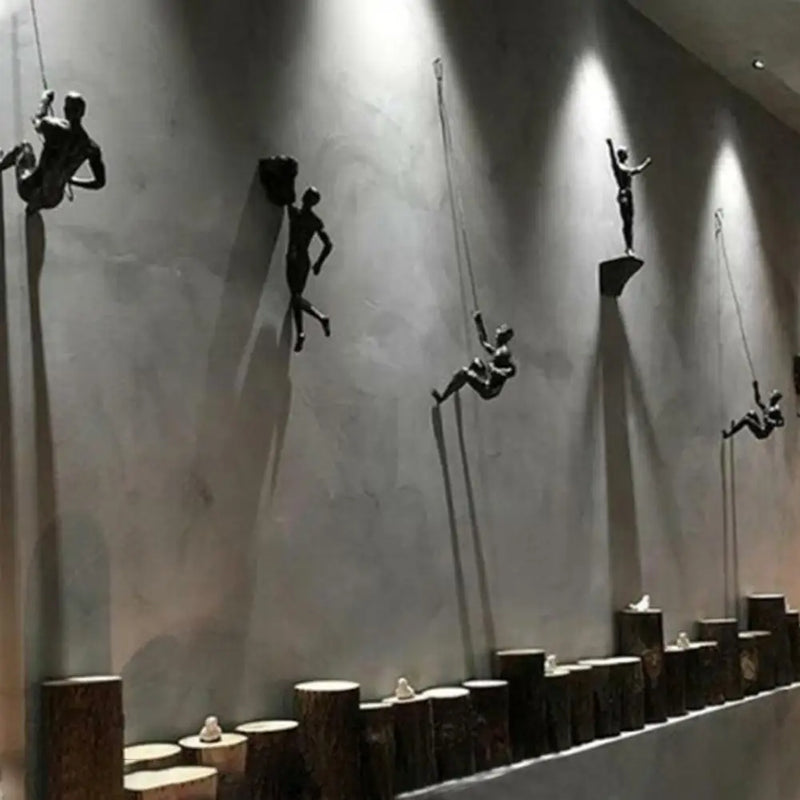 Ascend® – Escultura Decorativa de Atleta Escalador em Resina